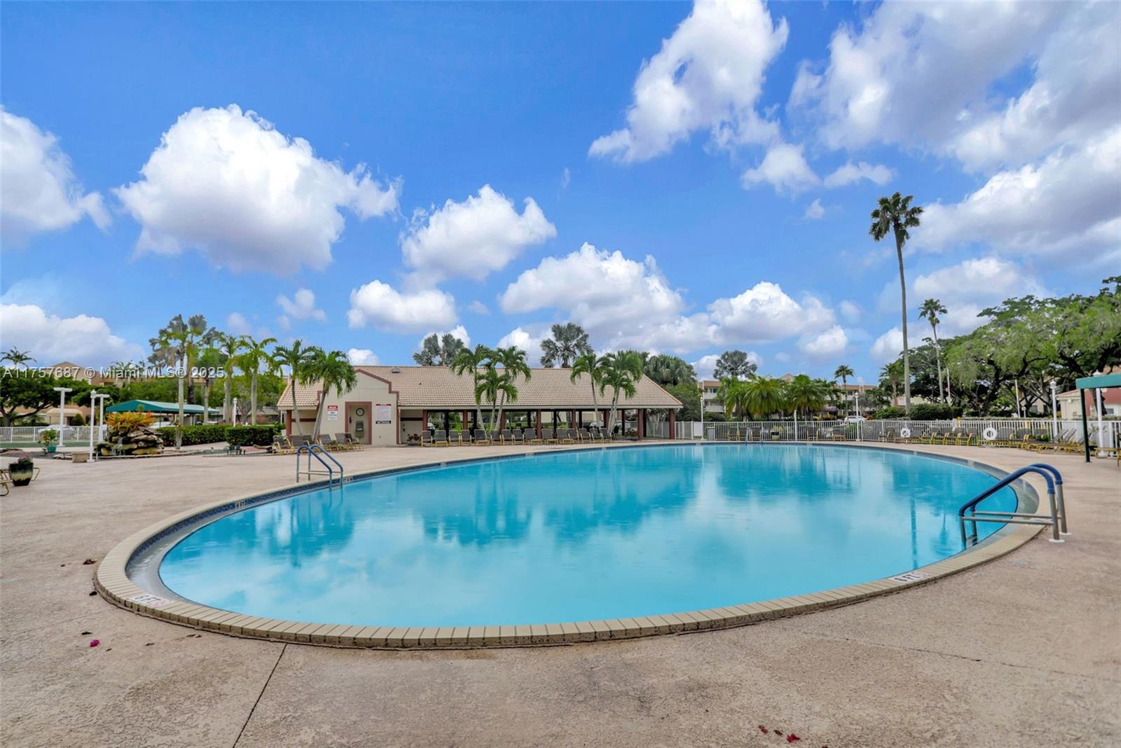 7520 N Devon Dr Unit: BUILDING H 3RD FLOOR
