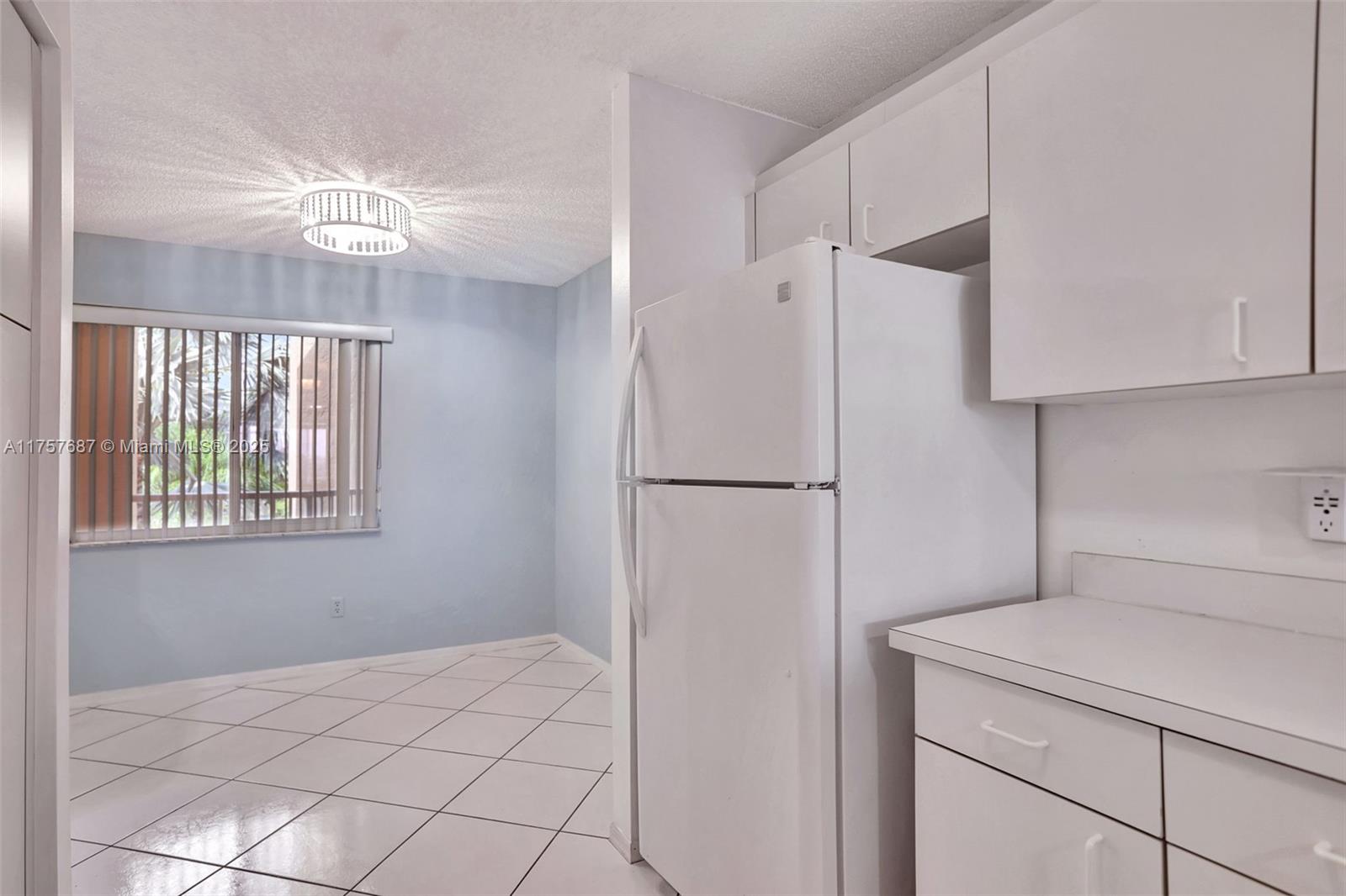 7520 N Devon Dr Unit: BUILDING H 3RD FLOOR