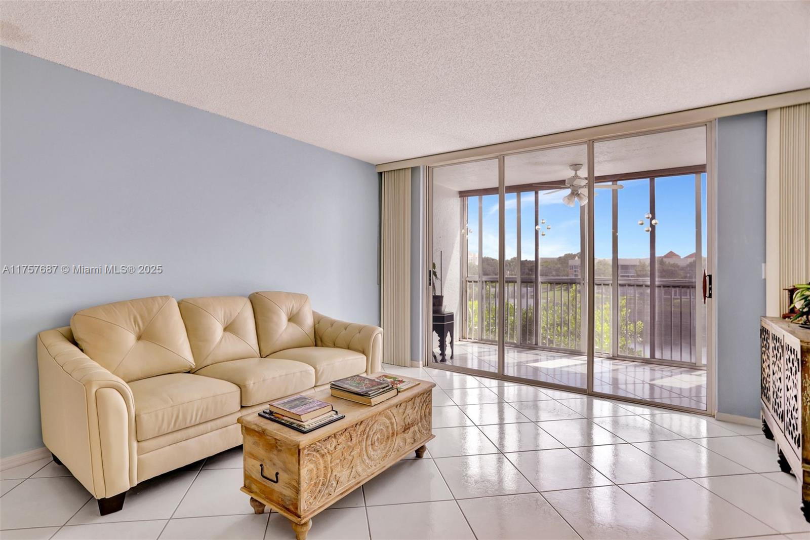 7520 N Devon Dr Unit: BUILDING H 3RD FLOOR