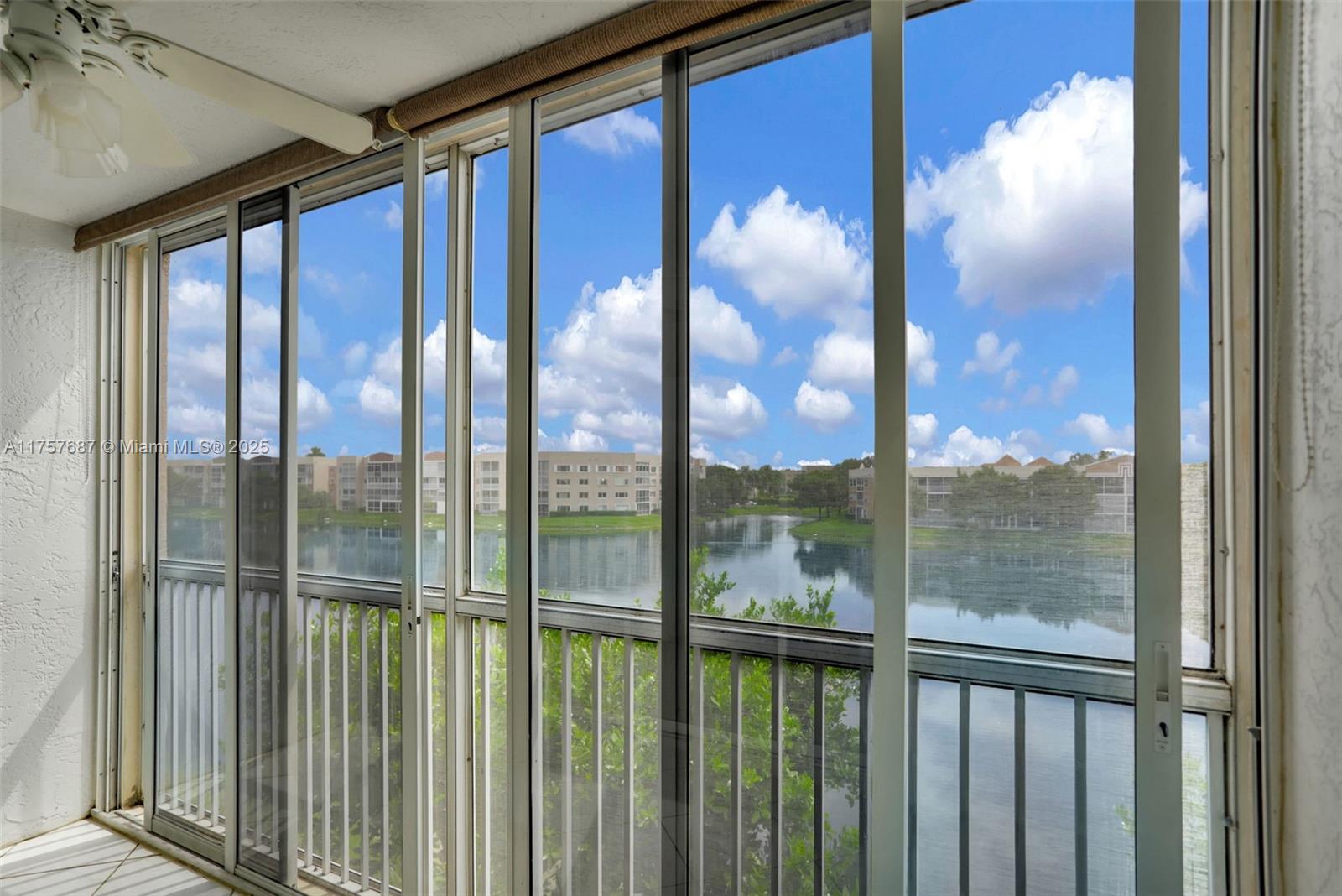 7520 N Devon Dr Unit: BUILDING H 3RD FLOOR