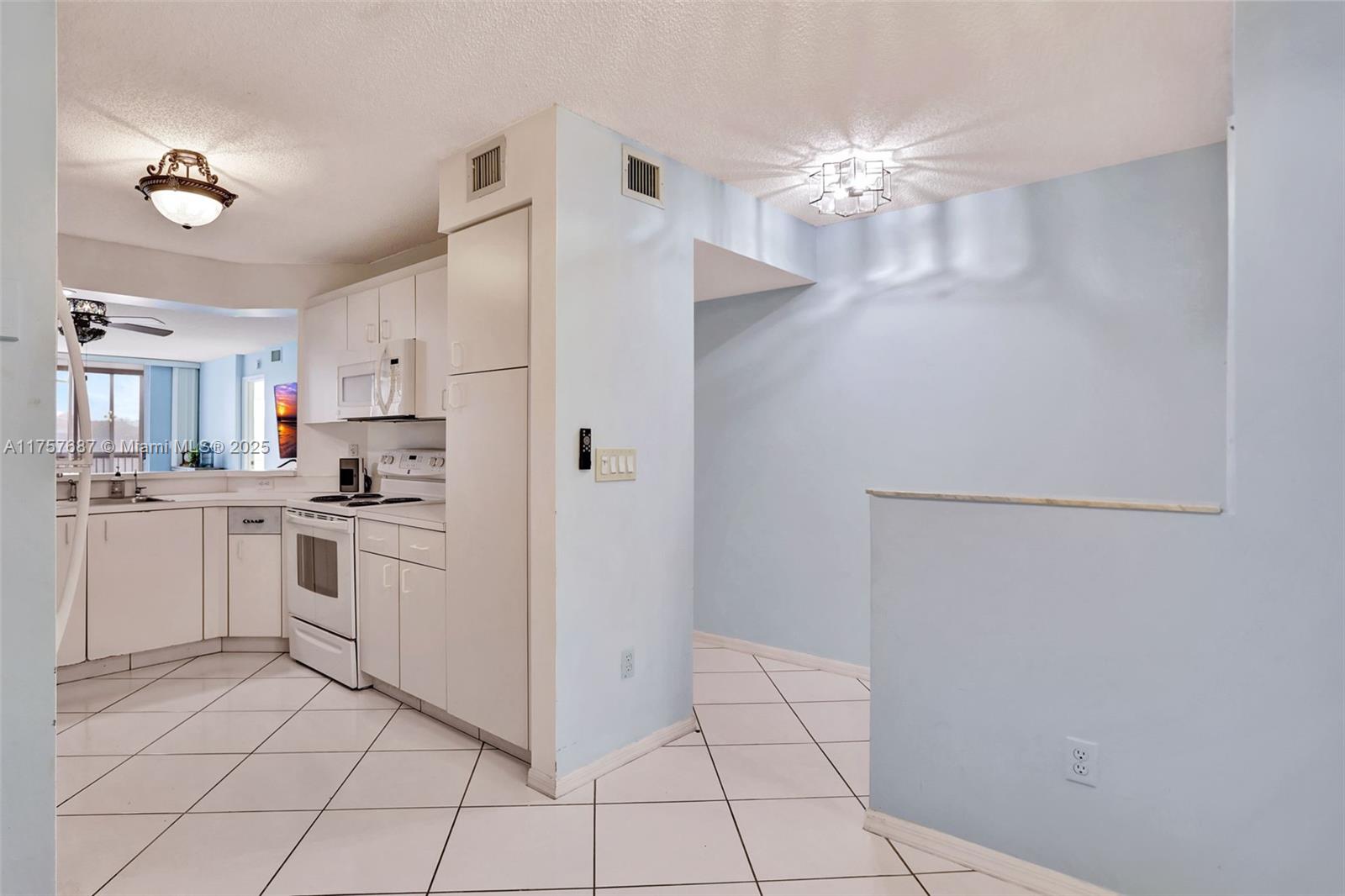 7520 N Devon Dr Unit: BUILDING H 3RD FLOOR