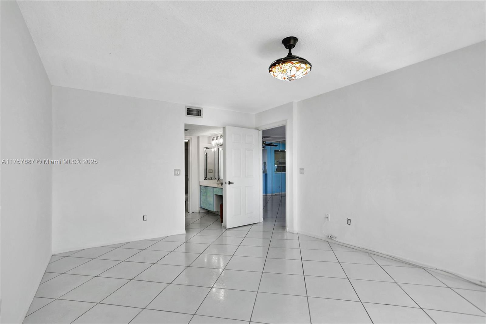 7520 N Devon Dr Unit: BUILDING H 3RD FLOOR