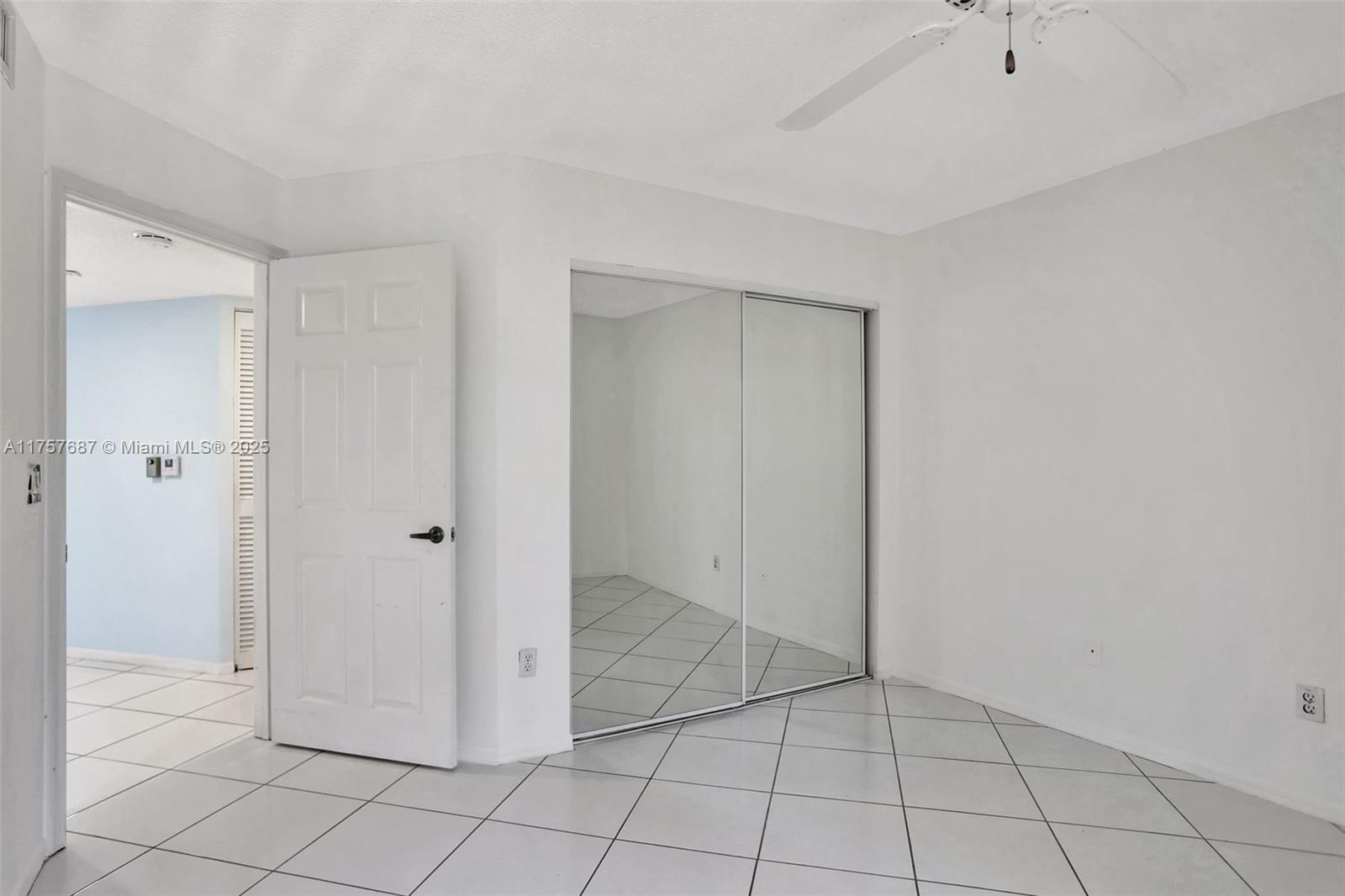 7520 N Devon Dr Unit: BUILDING H 3RD FLOOR