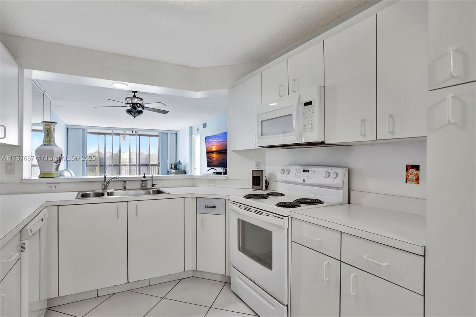 7520 N Devon Dr Unit: BUILDING H 3RD FLOOR