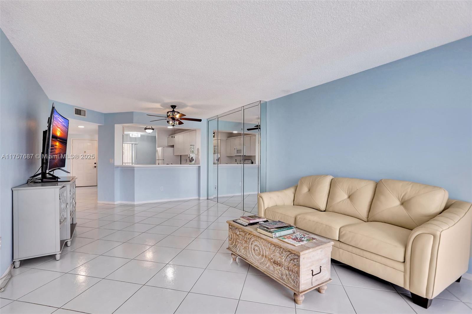 7520 N Devon Dr Unit: BUILDING H 3RD FLOOR