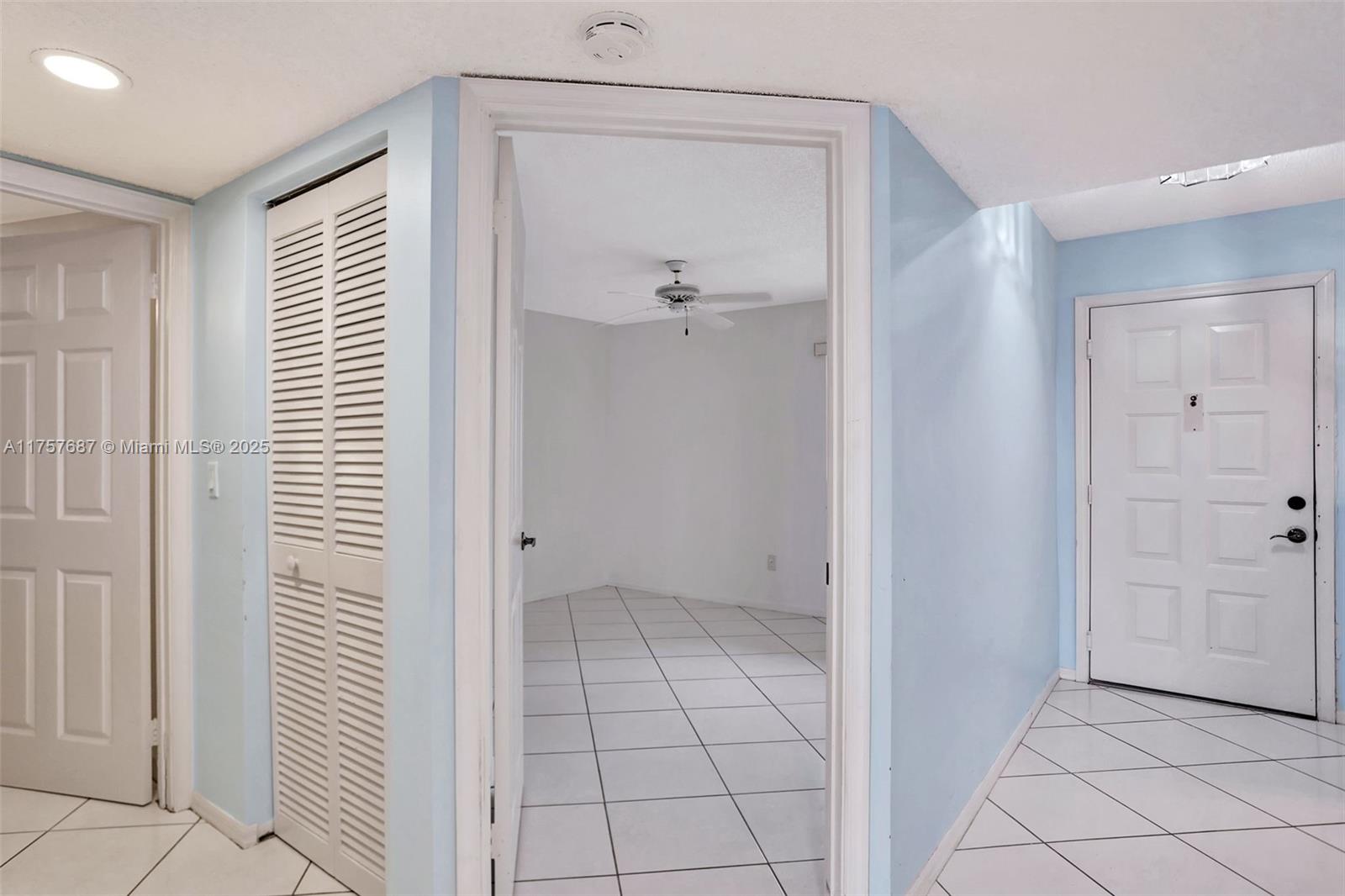 7520 N Devon Dr Unit: BUILDING H 3RD FLOOR