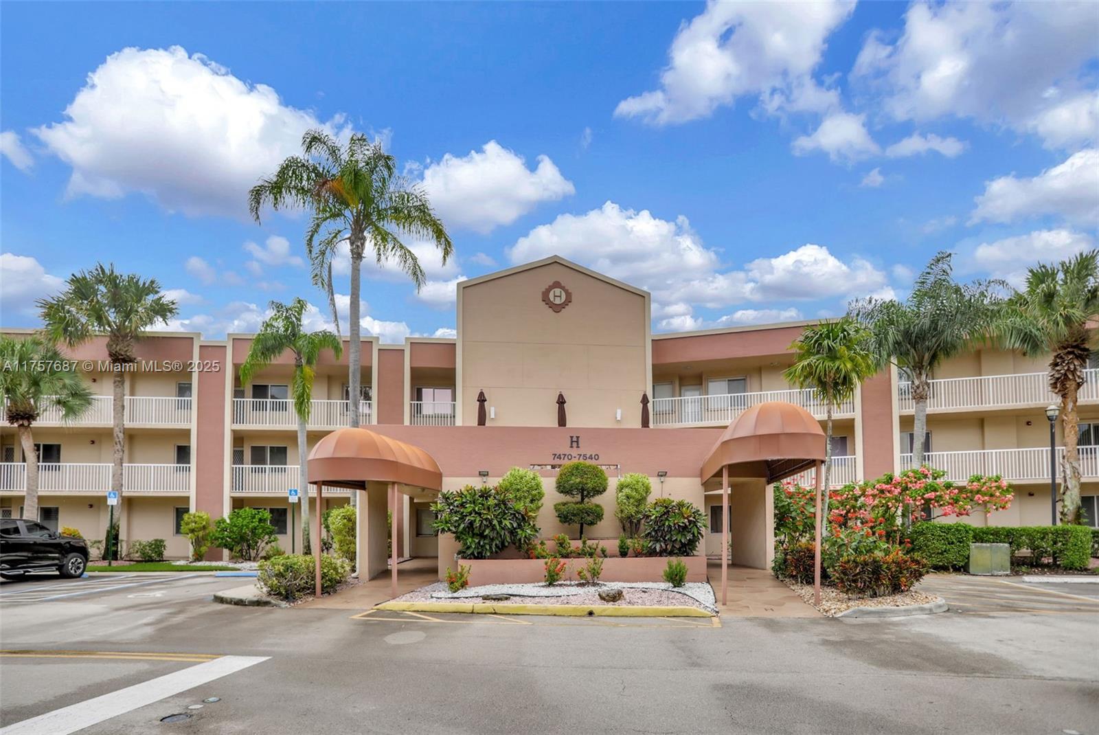 7520 N Devon Dr Unit: BUILDING H 3RD FLOOR