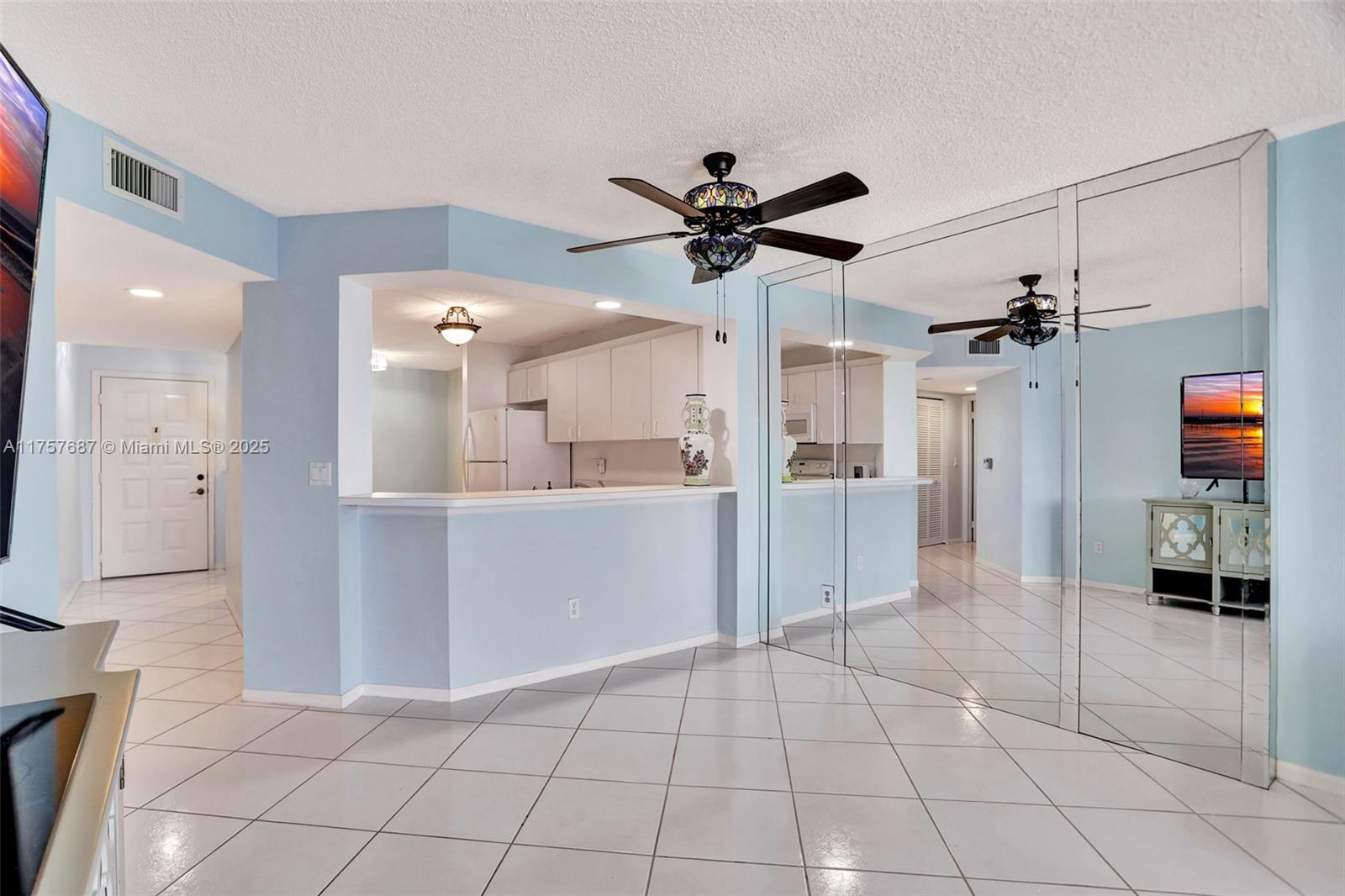 7520 N Devon Dr Unit: BUILDING H 3RD FLOOR