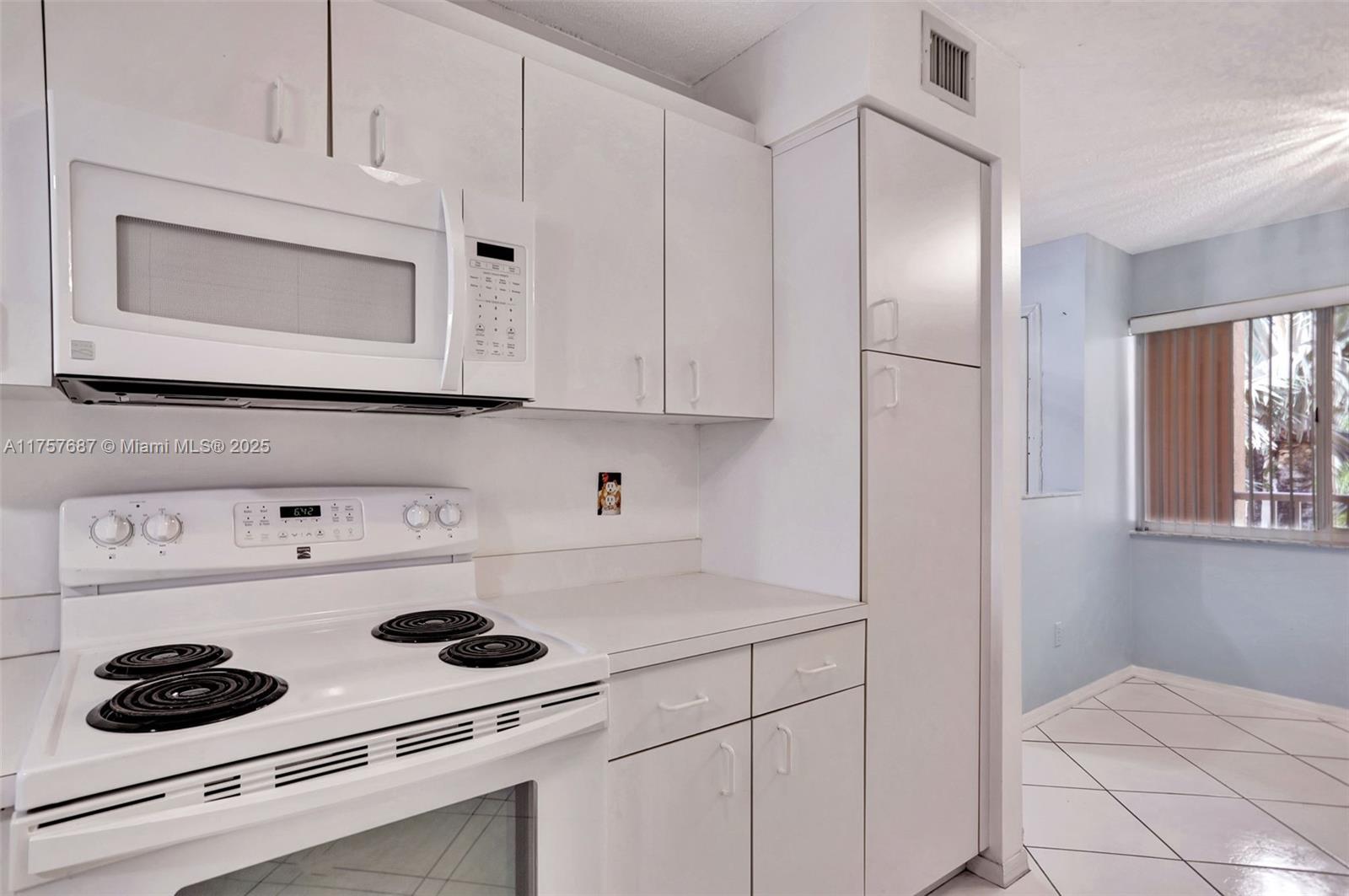 7520 N Devon Dr Unit: BUILDING H 3RD FLOOR