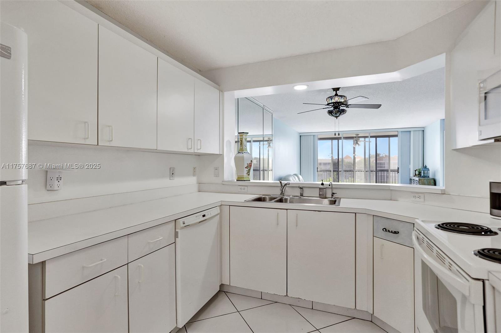 7520 N Devon Dr Unit: BUILDING H 3RD FLOOR