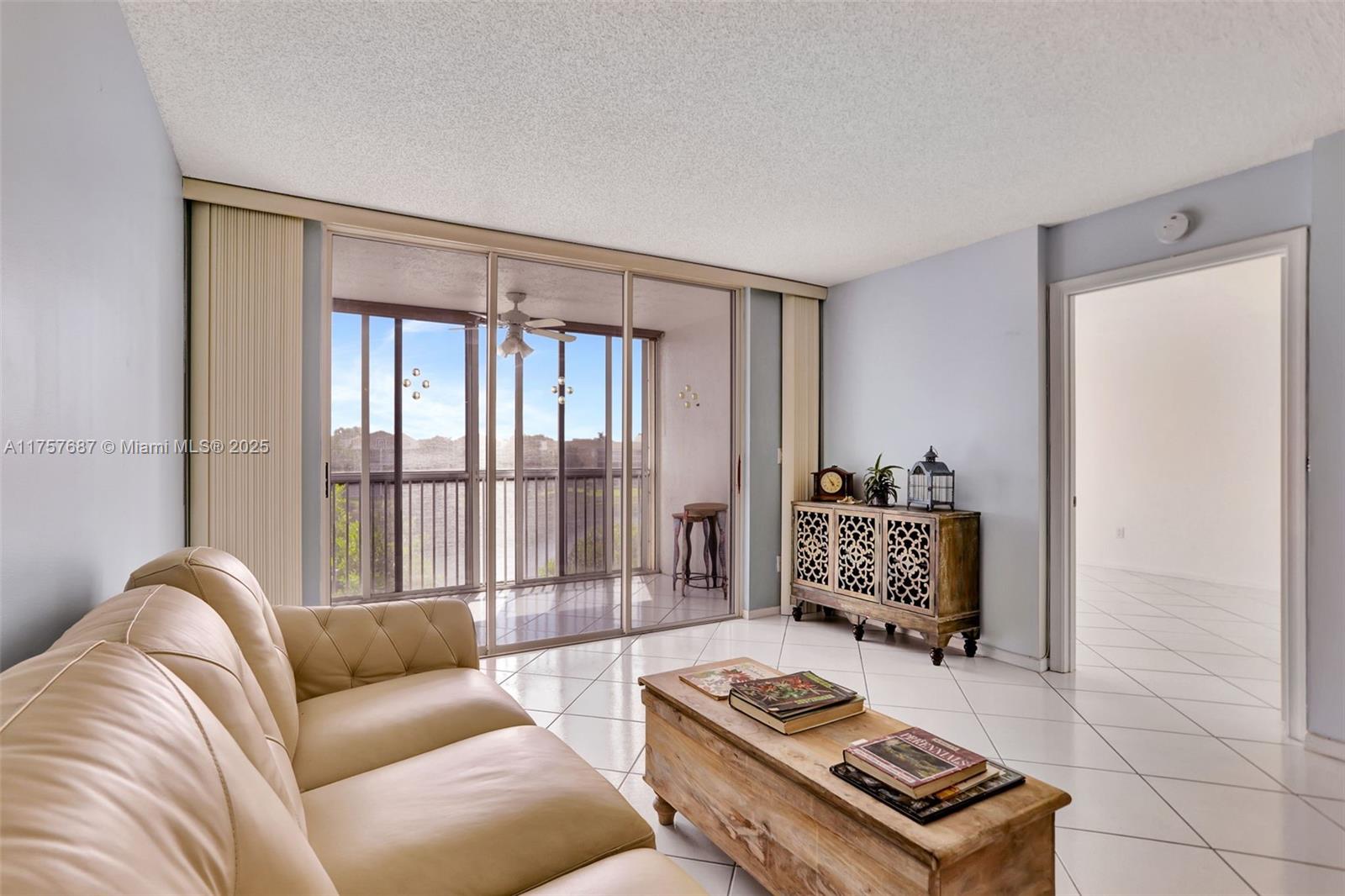 7520 N Devon Dr Unit: BUILDING H 3RD FLOOR
