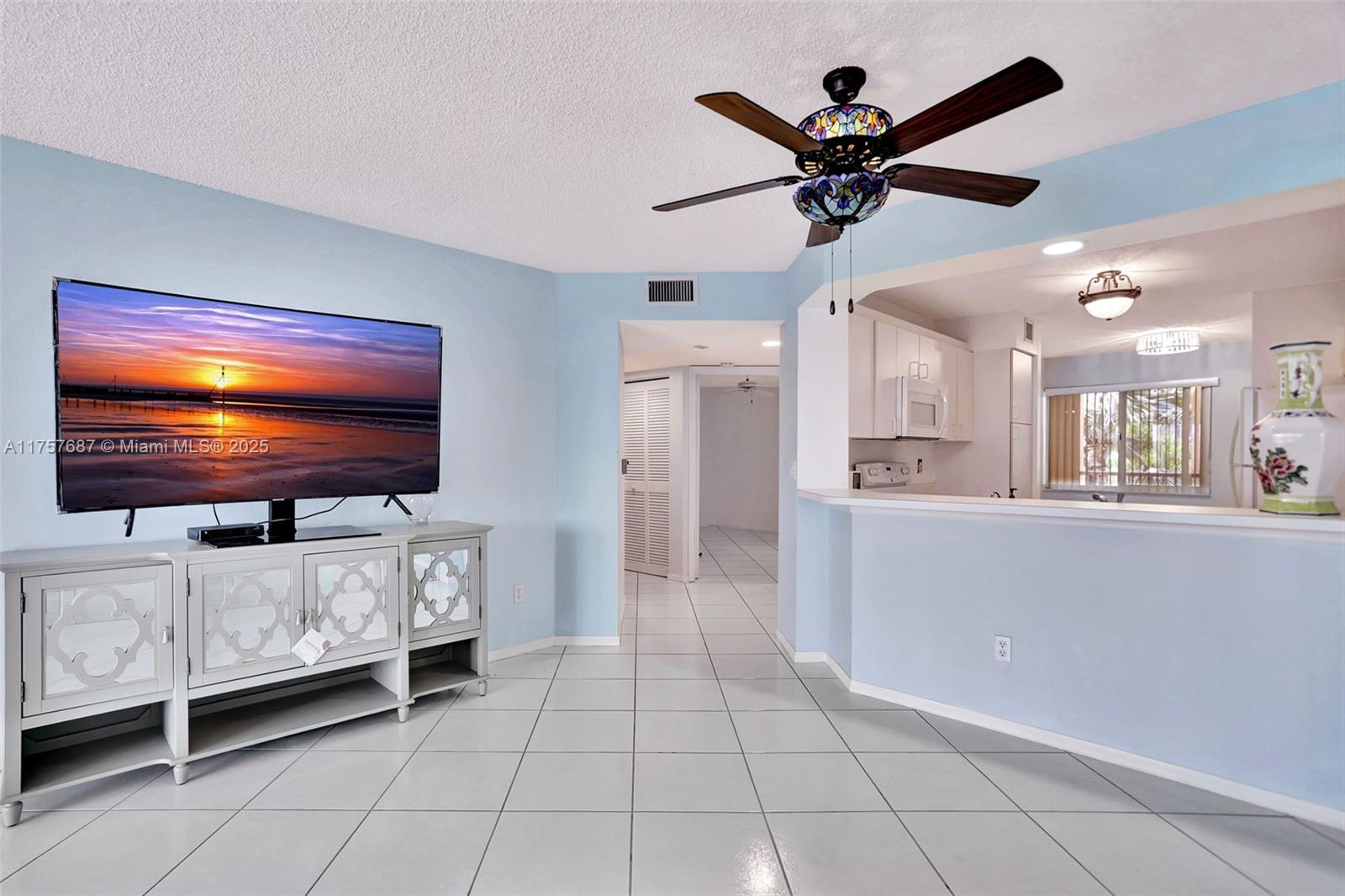 7520 N Devon Dr Unit: BUILDING H 3RD FLOOR