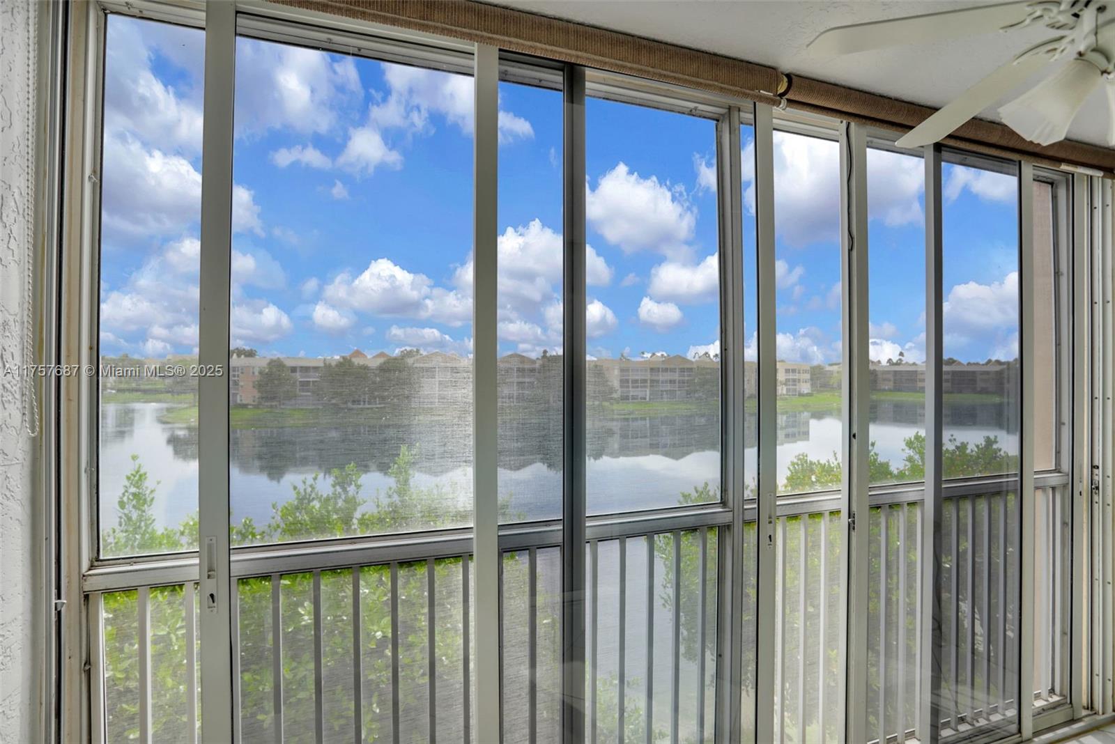 7520 N Devon Dr Unit: BUILDING H 3RD FLOOR