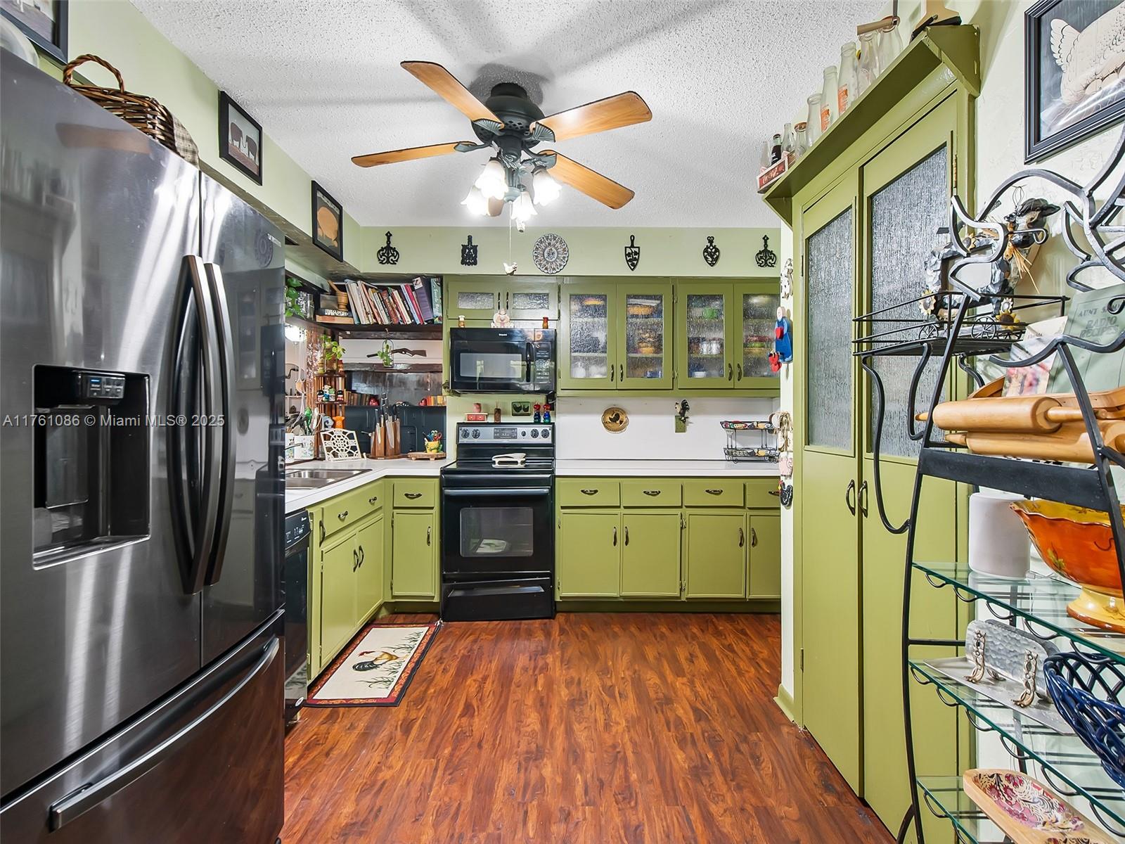 5421 Buchanan St