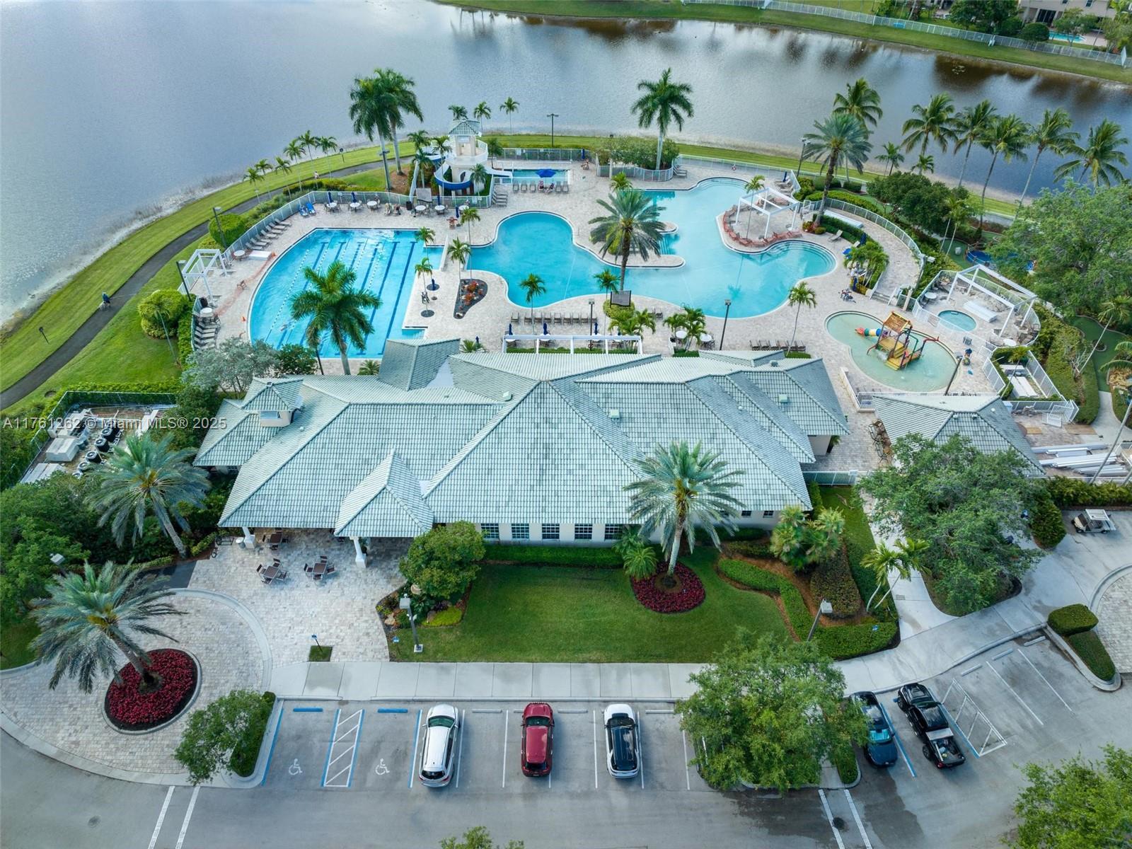 1636 Blue Jay Cir