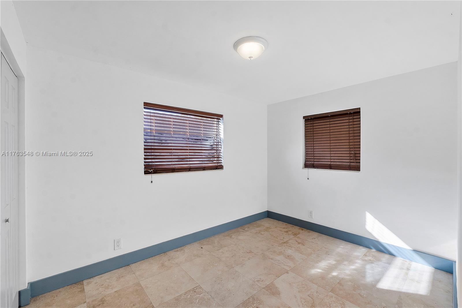 1541 SW 52nd Ave