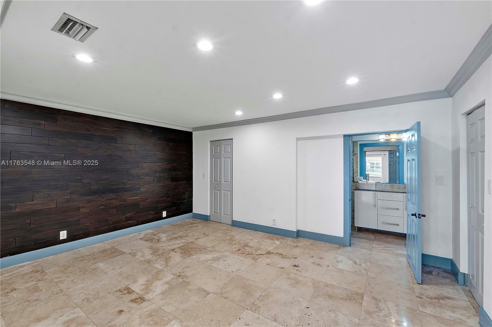 1541 SW 52nd Ave