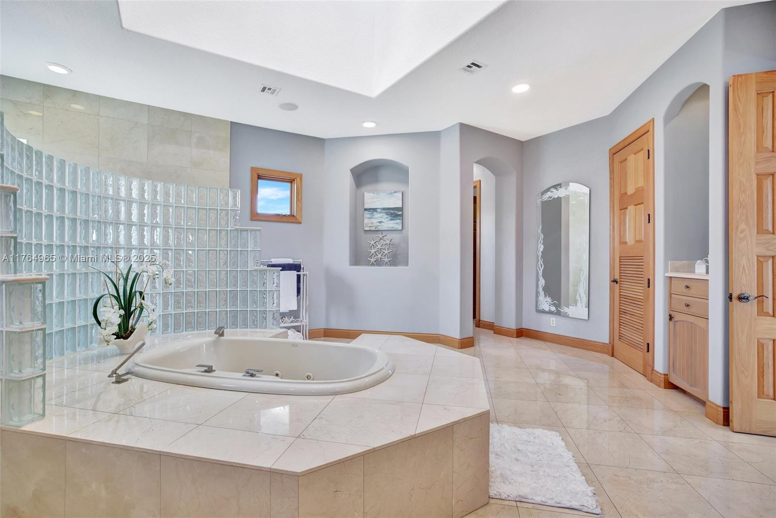 1328 Seminole Dr