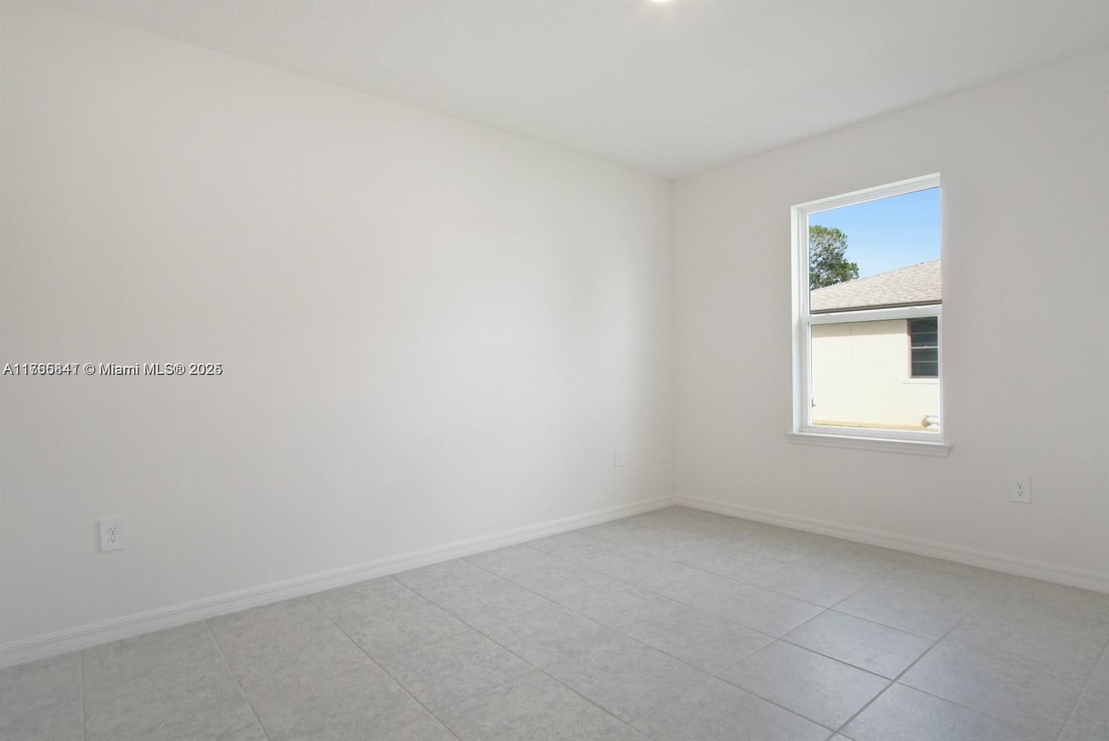 811 SE Seahouse Dr, Port St. Lucie