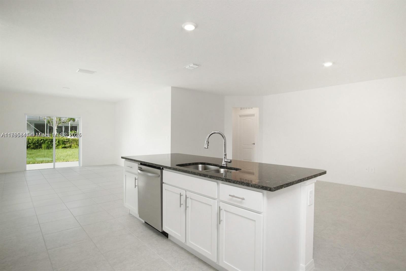 811 SE Seahouse Dr, Port St. Lucie