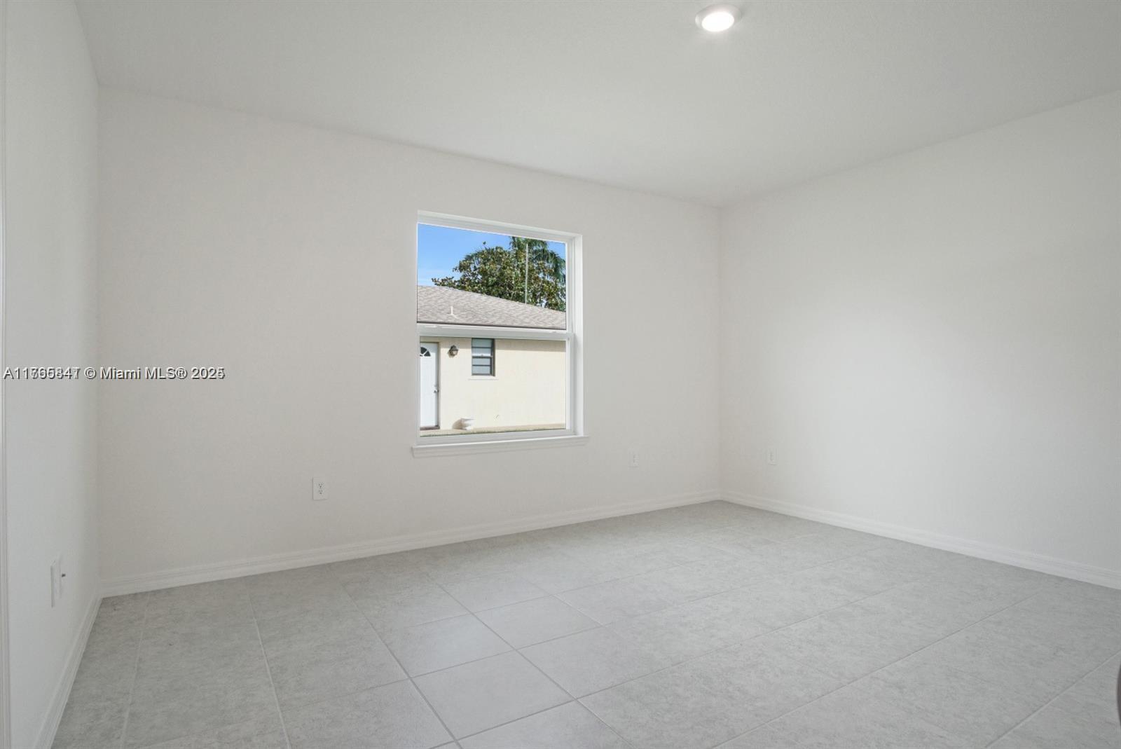 811 SE Seahouse Dr, Port St. Lucie