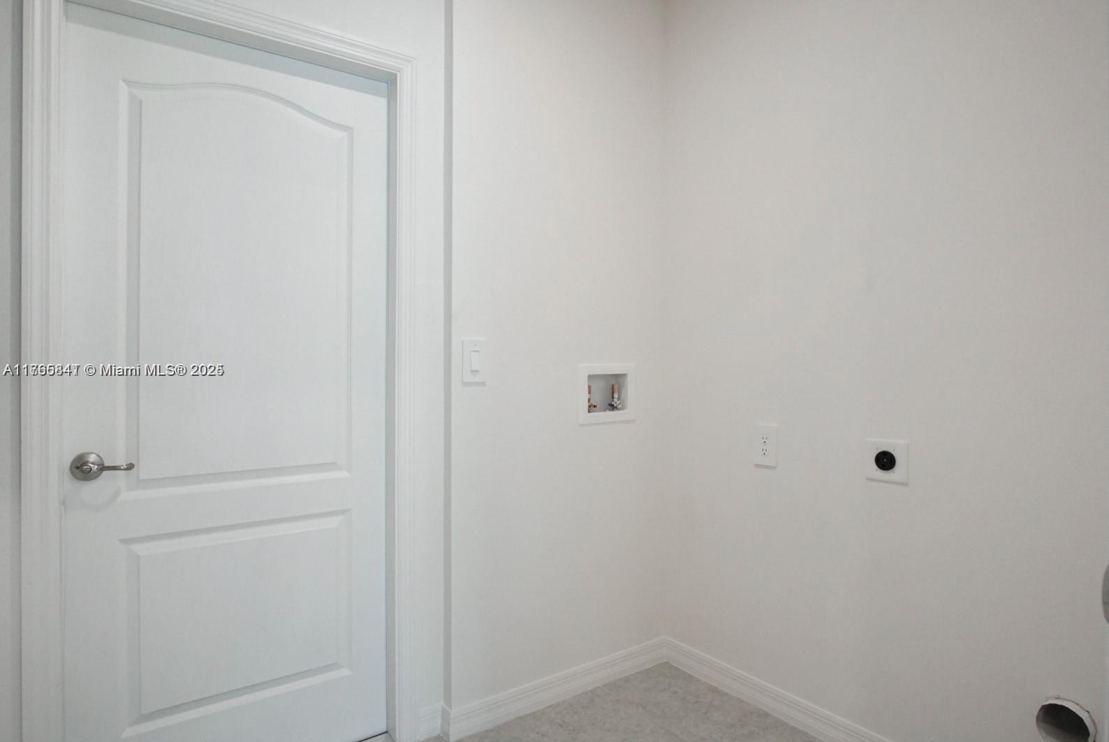 811 SE Seahouse Dr, Port St. Lucie