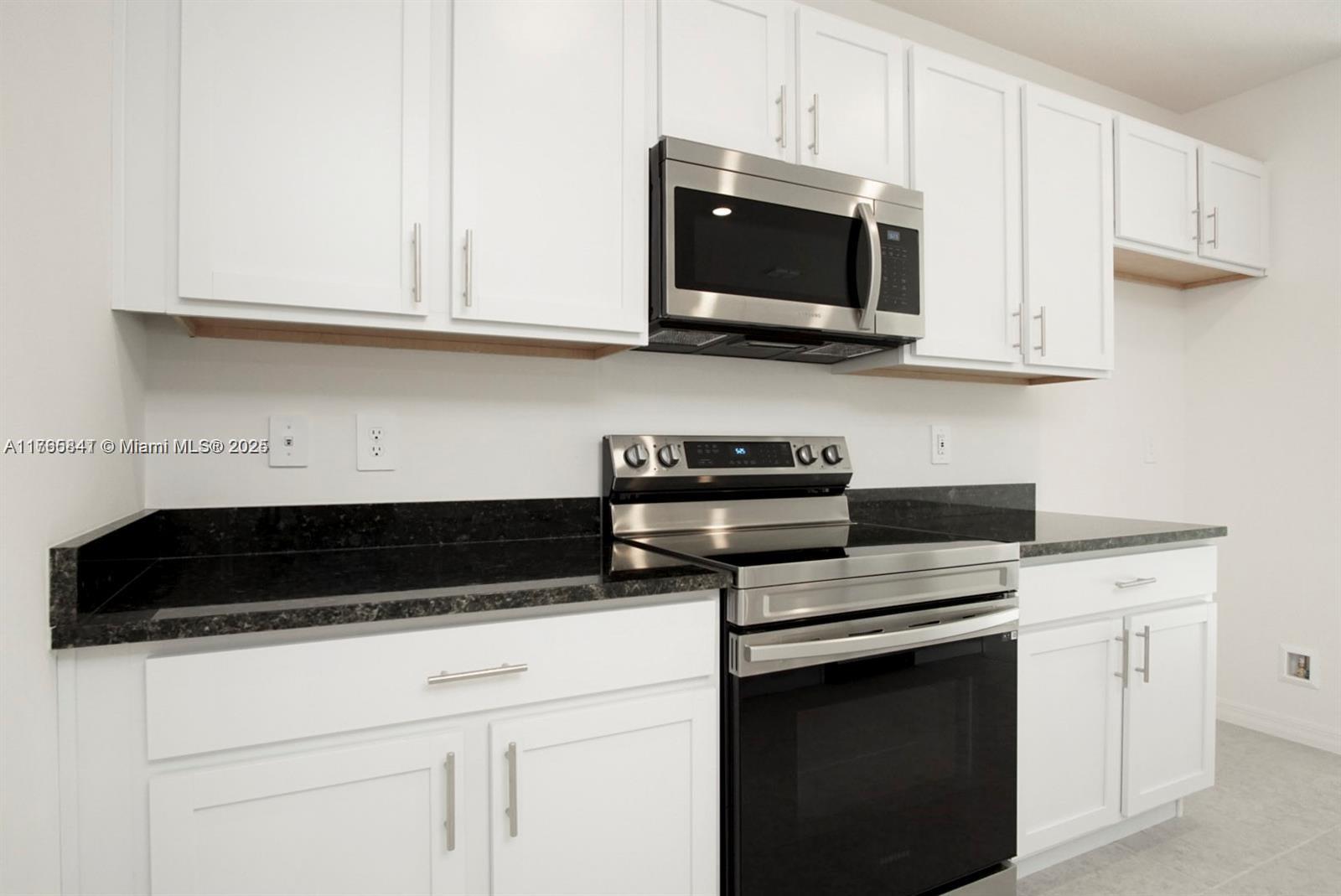 811 SE Seahouse Dr, Port St. Lucie