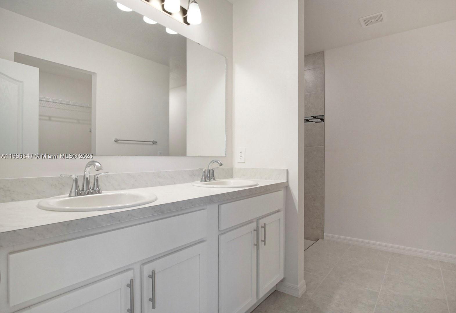 811 SE Seahouse Dr, Port St. Lucie