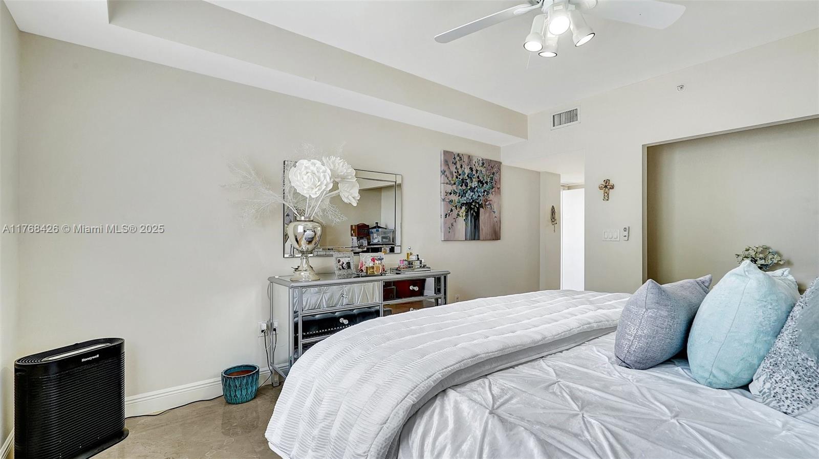20000 E Country Club Dr # 802
