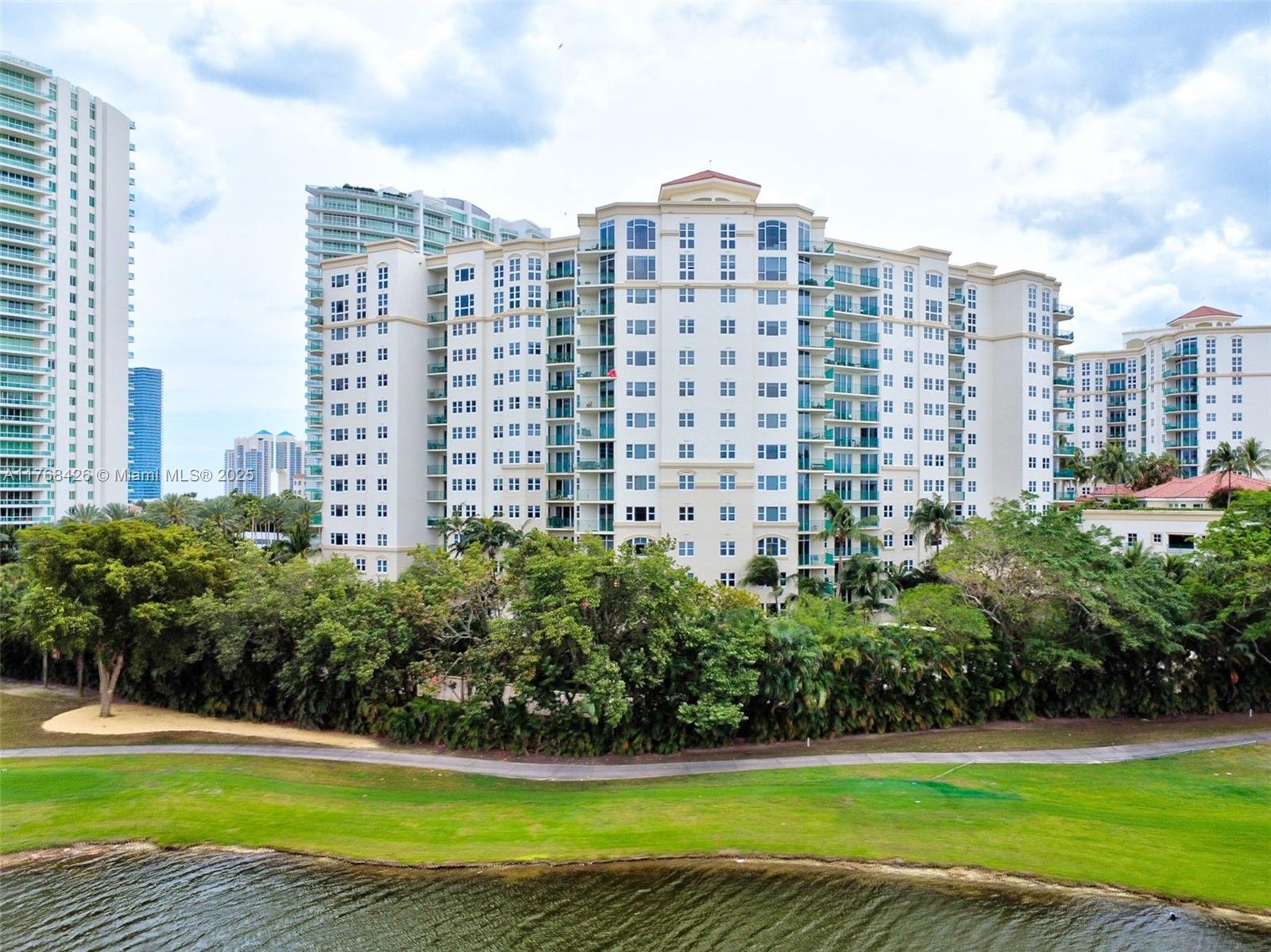 20000 E Country Club Dr # 802