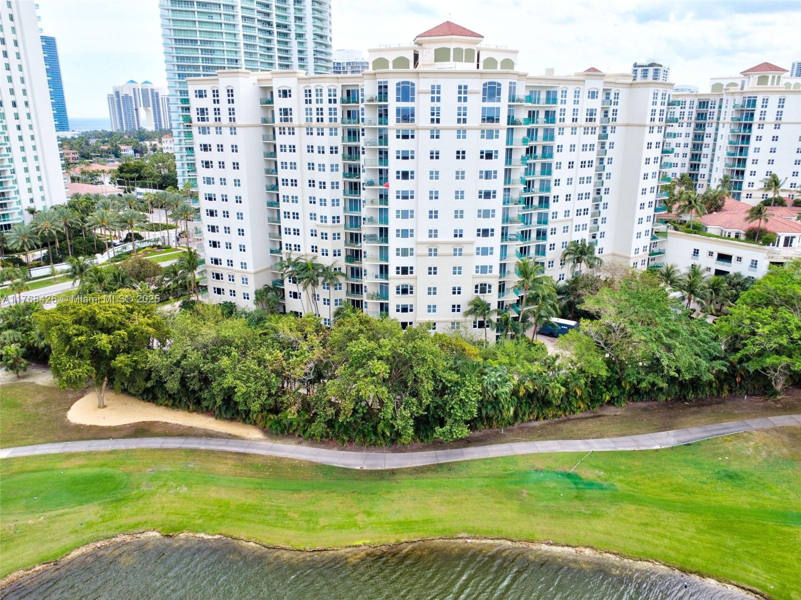 20000 E Country Club Dr # 802