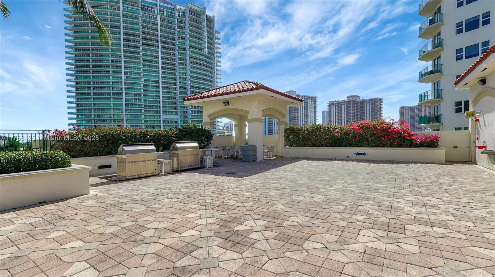 20000 E Country Club Dr # 802