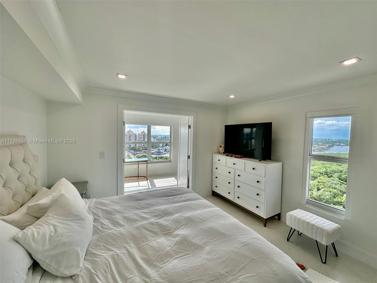 3000 E Sunrise Blvd Unit: PHG