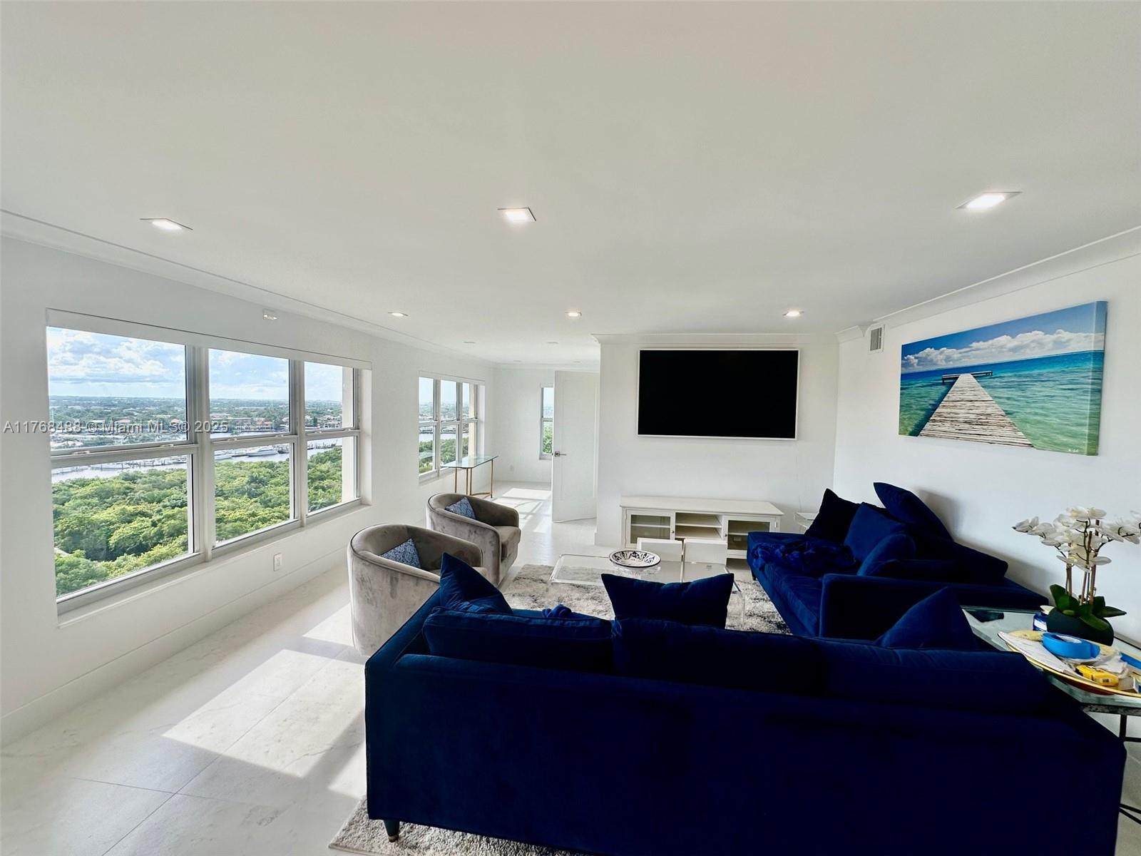 3000 E Sunrise Blvd Unit: PHG