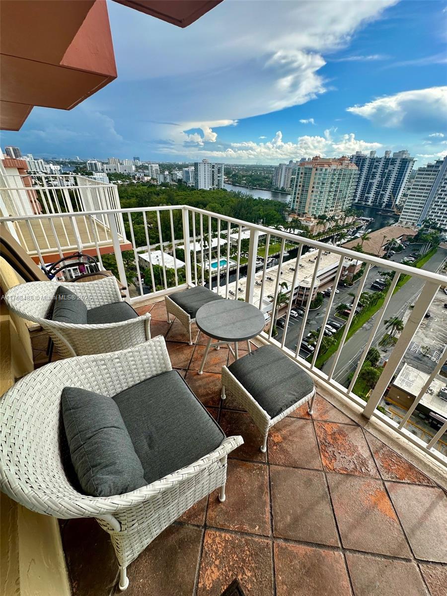 3000 E Sunrise Blvd Unit: PHG