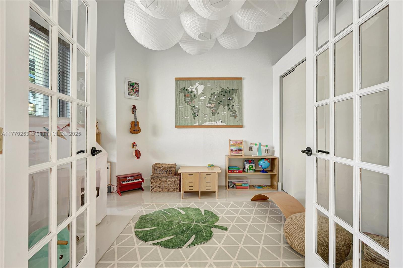 1055 San Luis Rey