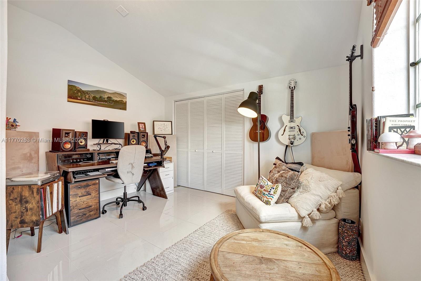 1055 San Luis Rey