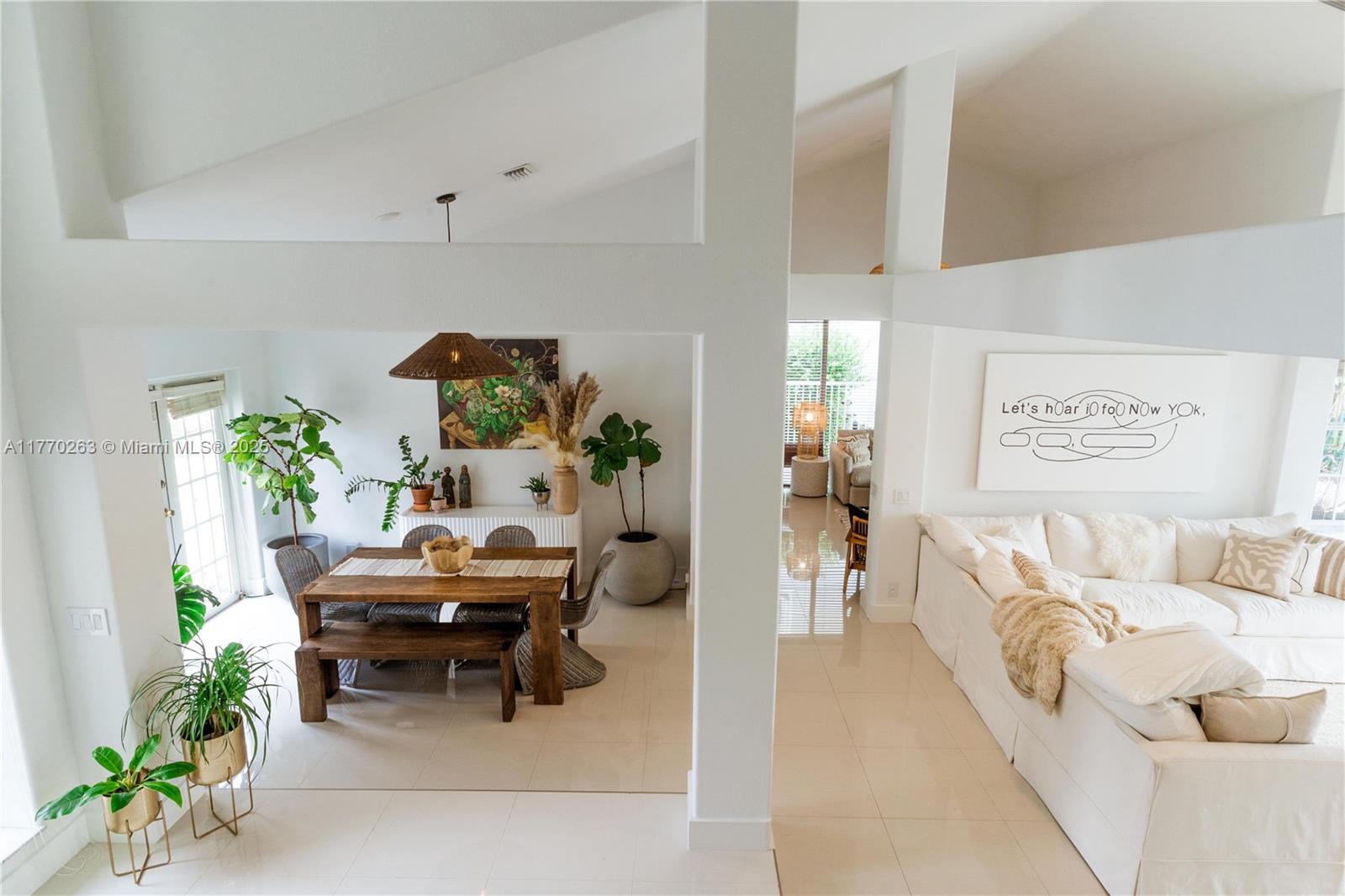1055 San Luis Rey