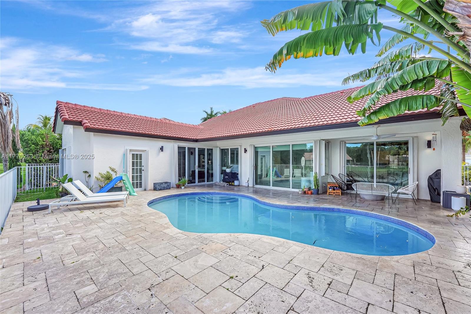 1055 San Luis Rey