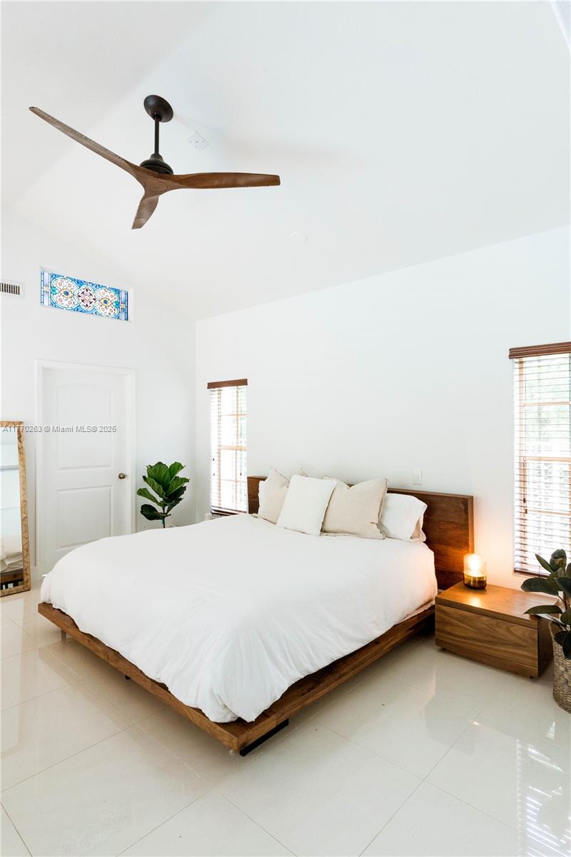 1055 San Luis Rey