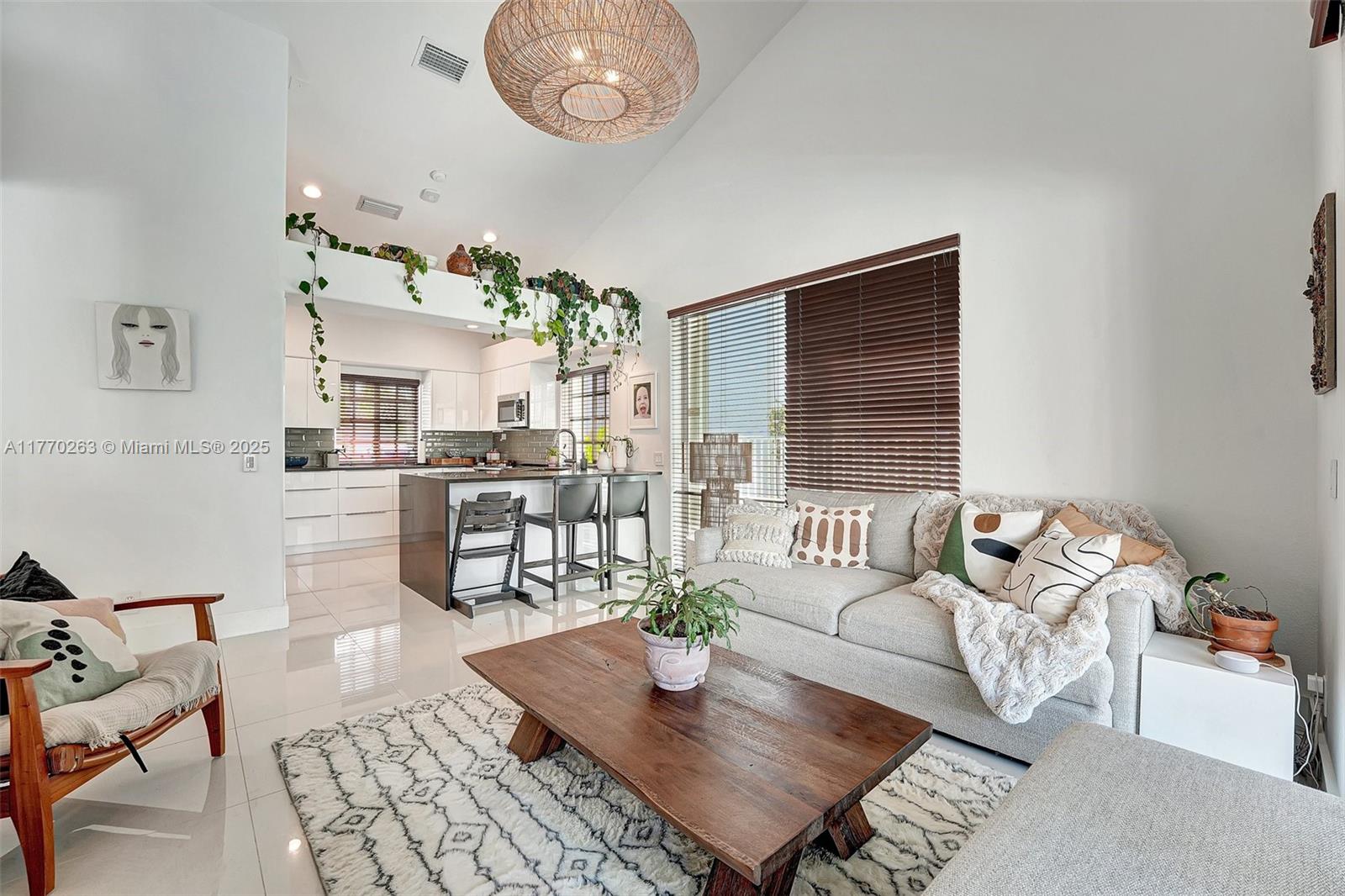1055 San Luis Rey