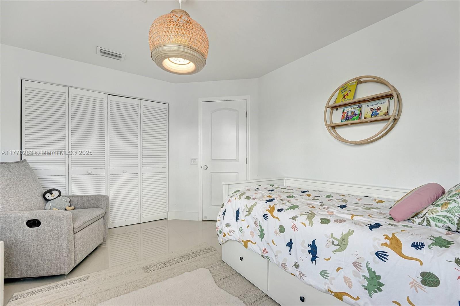 1055 San Luis Rey