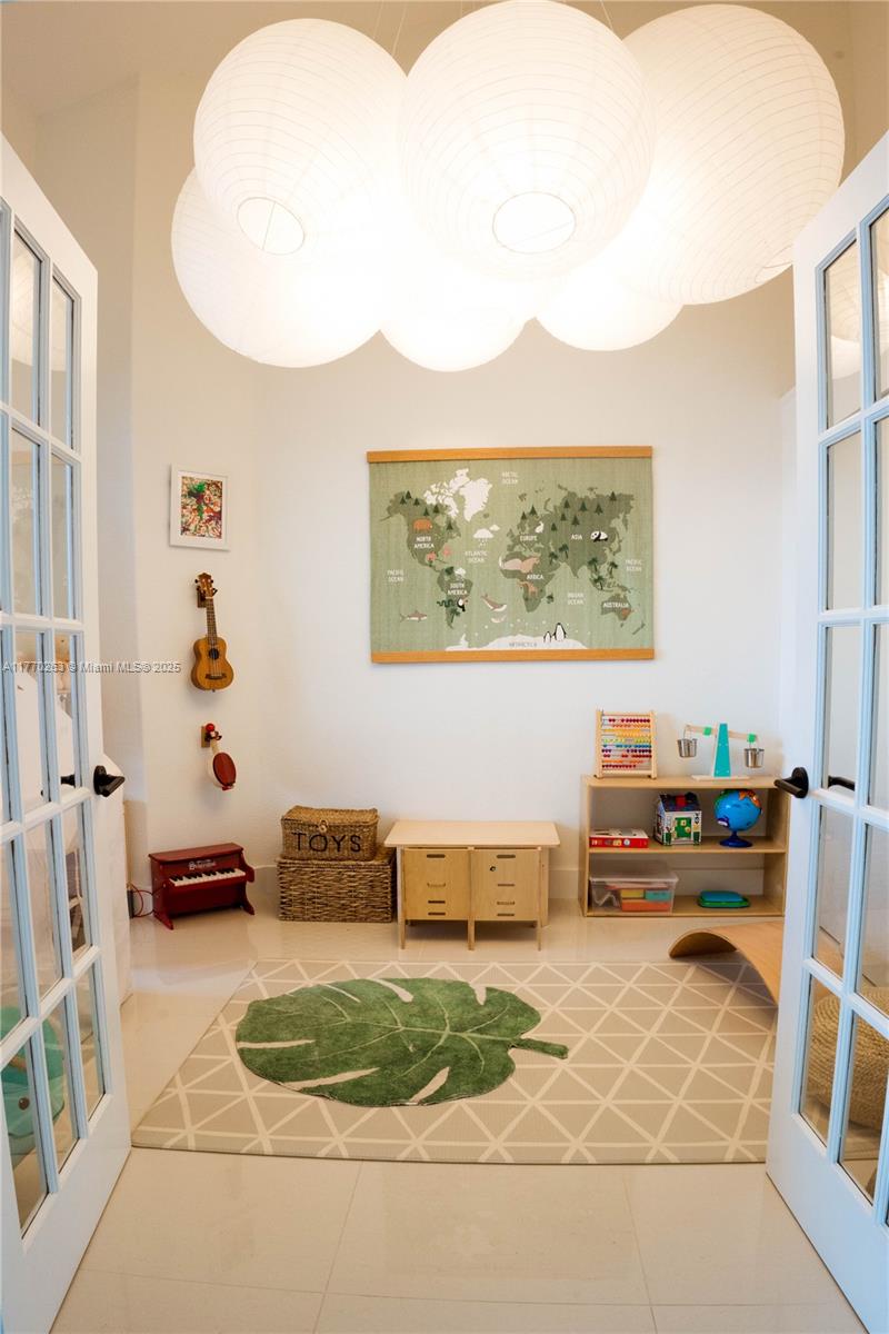 1055 San Luis Rey