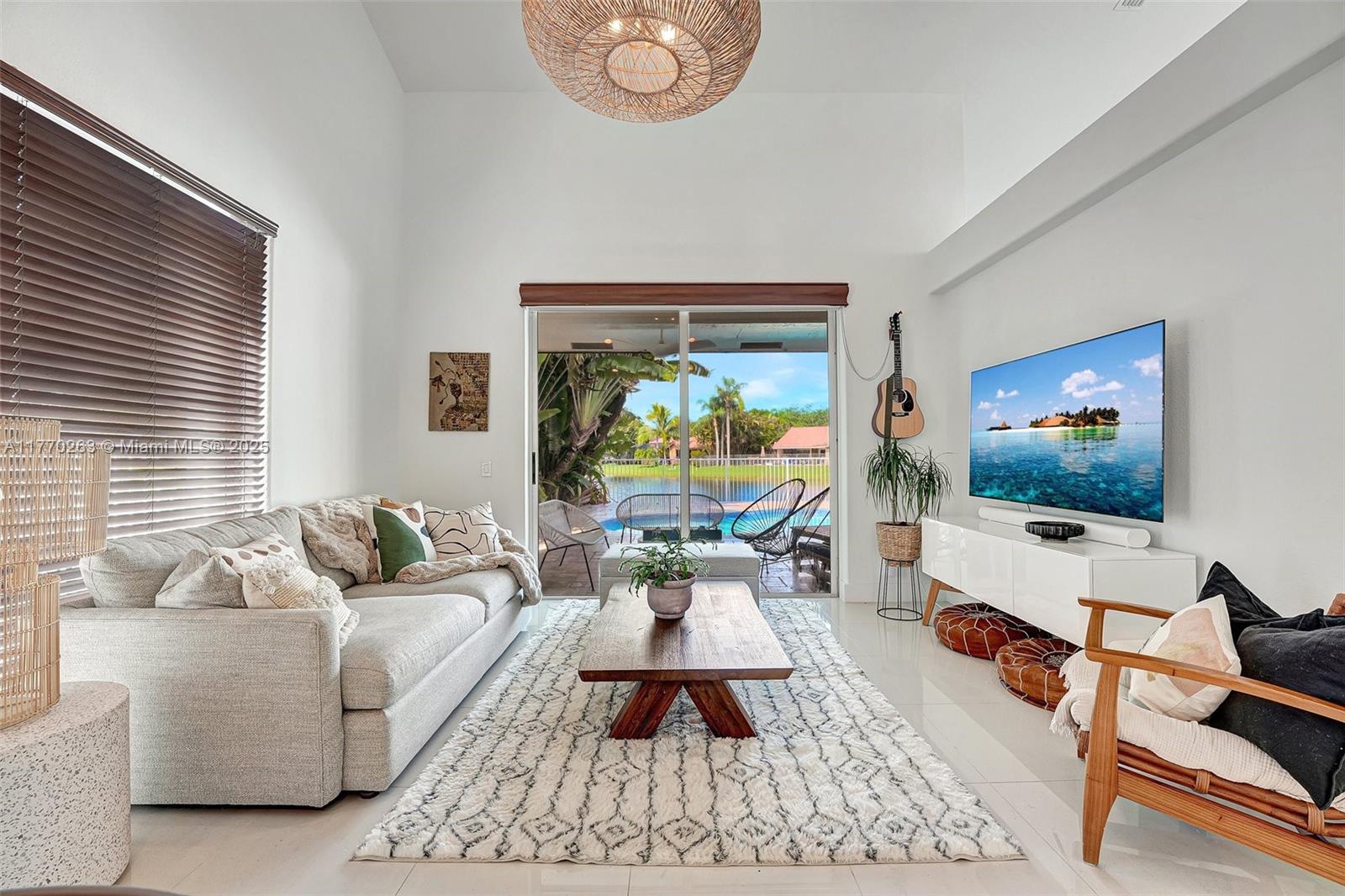 1055 San Luis Rey
