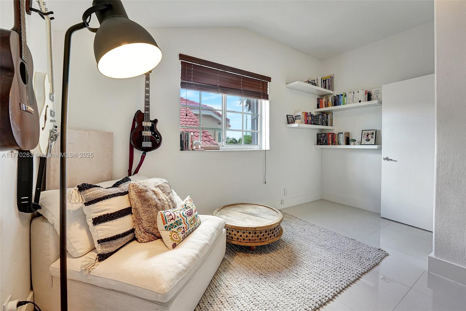 1055 San Luis Rey