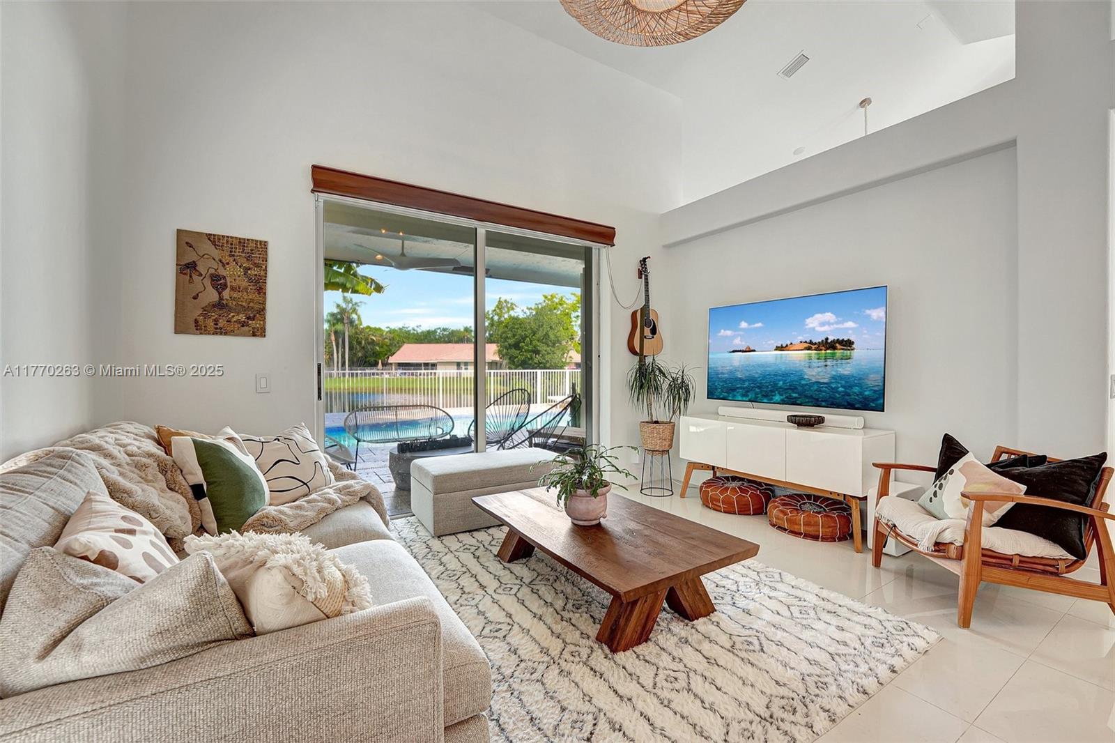 1055 San Luis Rey