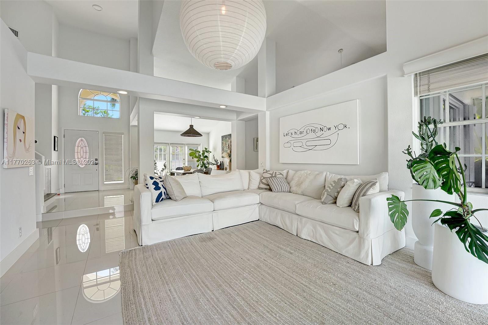 1055 San Luis Rey