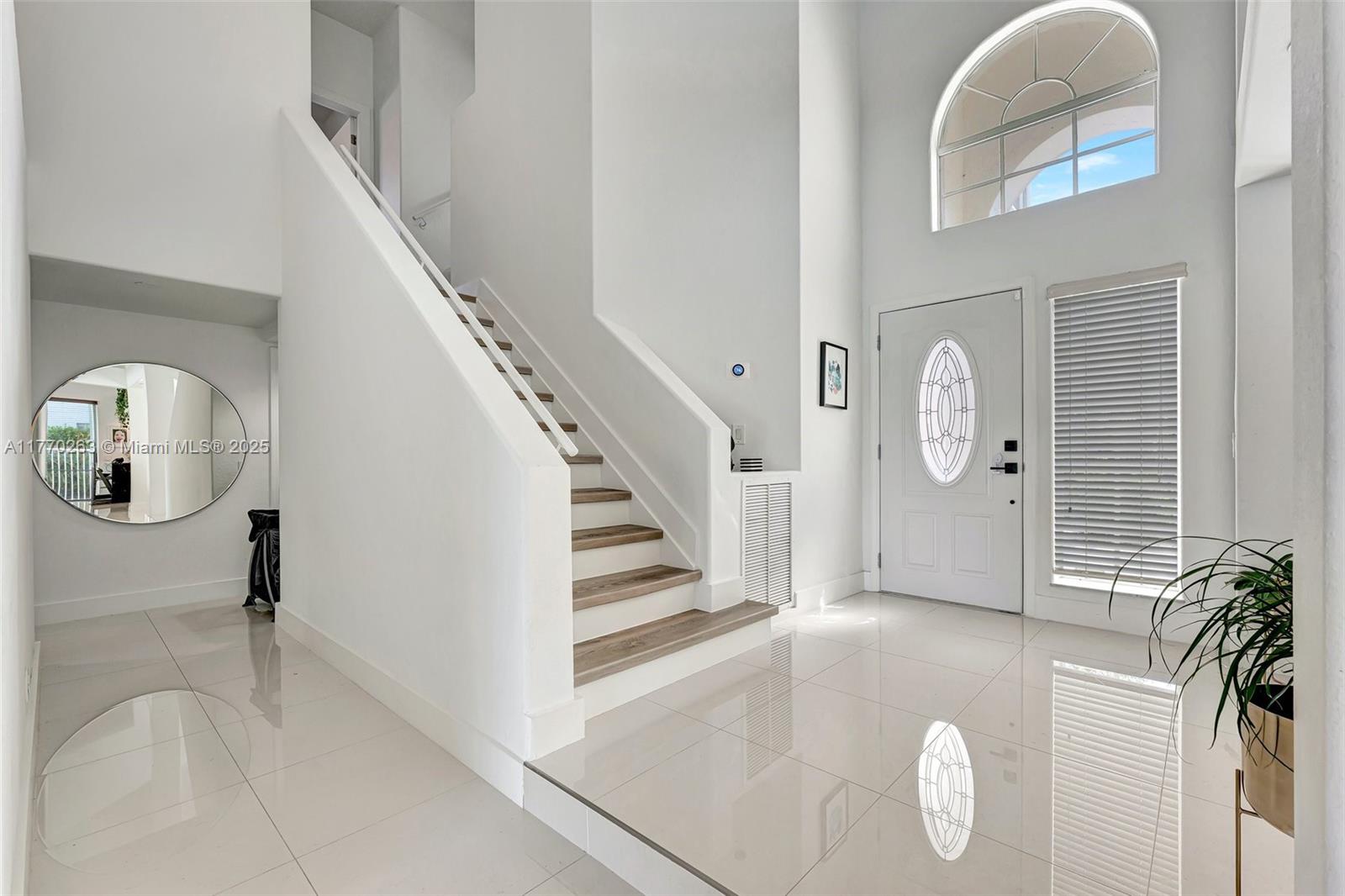 1055 San Luis Rey