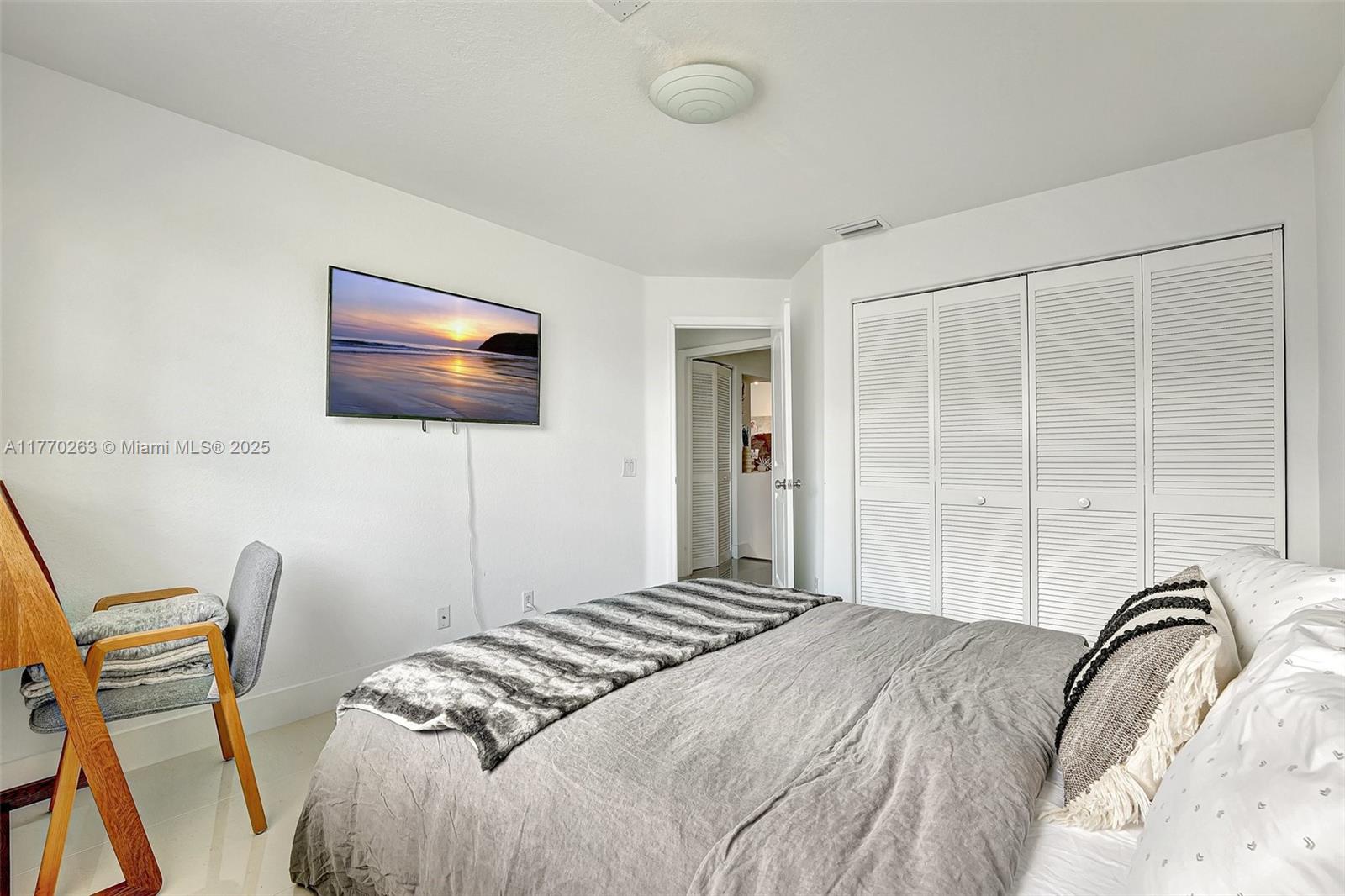 1055 San Luis Rey