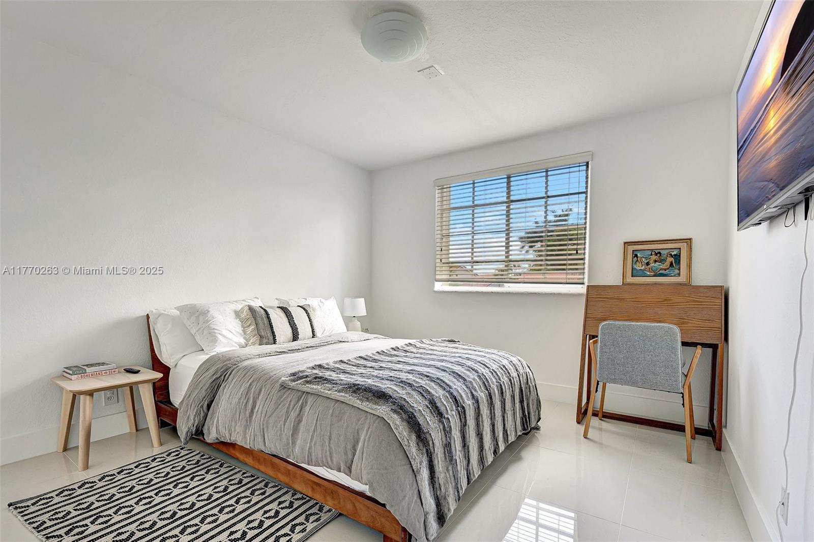 1055 San Luis Rey